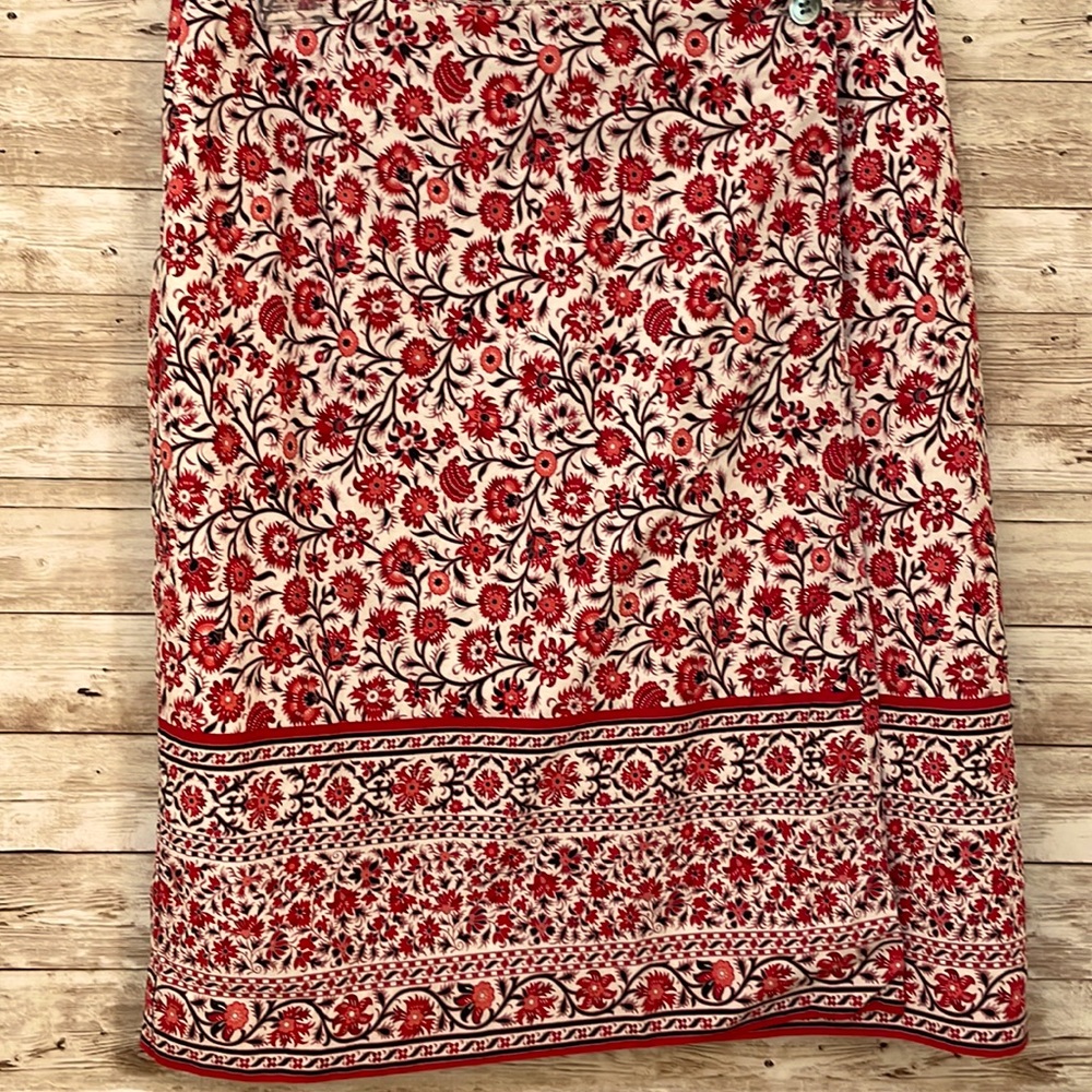 Women’s floral, red and pink wrap skirt button closure Charter Club 4P